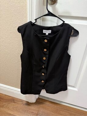 Black Sleeveless Button-Front Shell